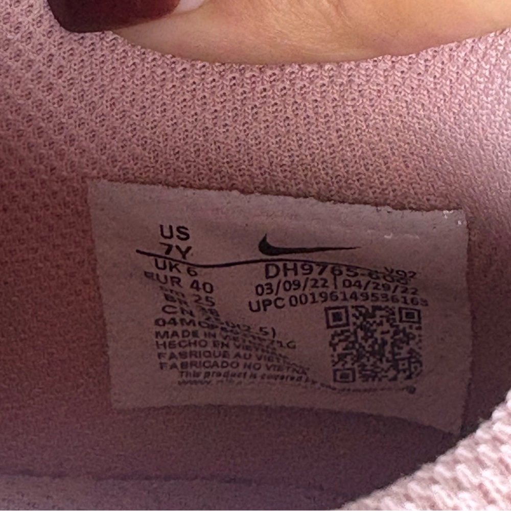 Nike Dunk Low Triple Pink (GS) Size 7Y/8.5W - Picture 6 of 7